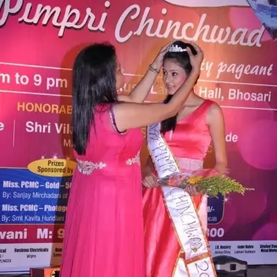 शिवांगी खेड़कर 2012 में मिस पिंपरी चिंचवाडा के ख़िताब के साथ
